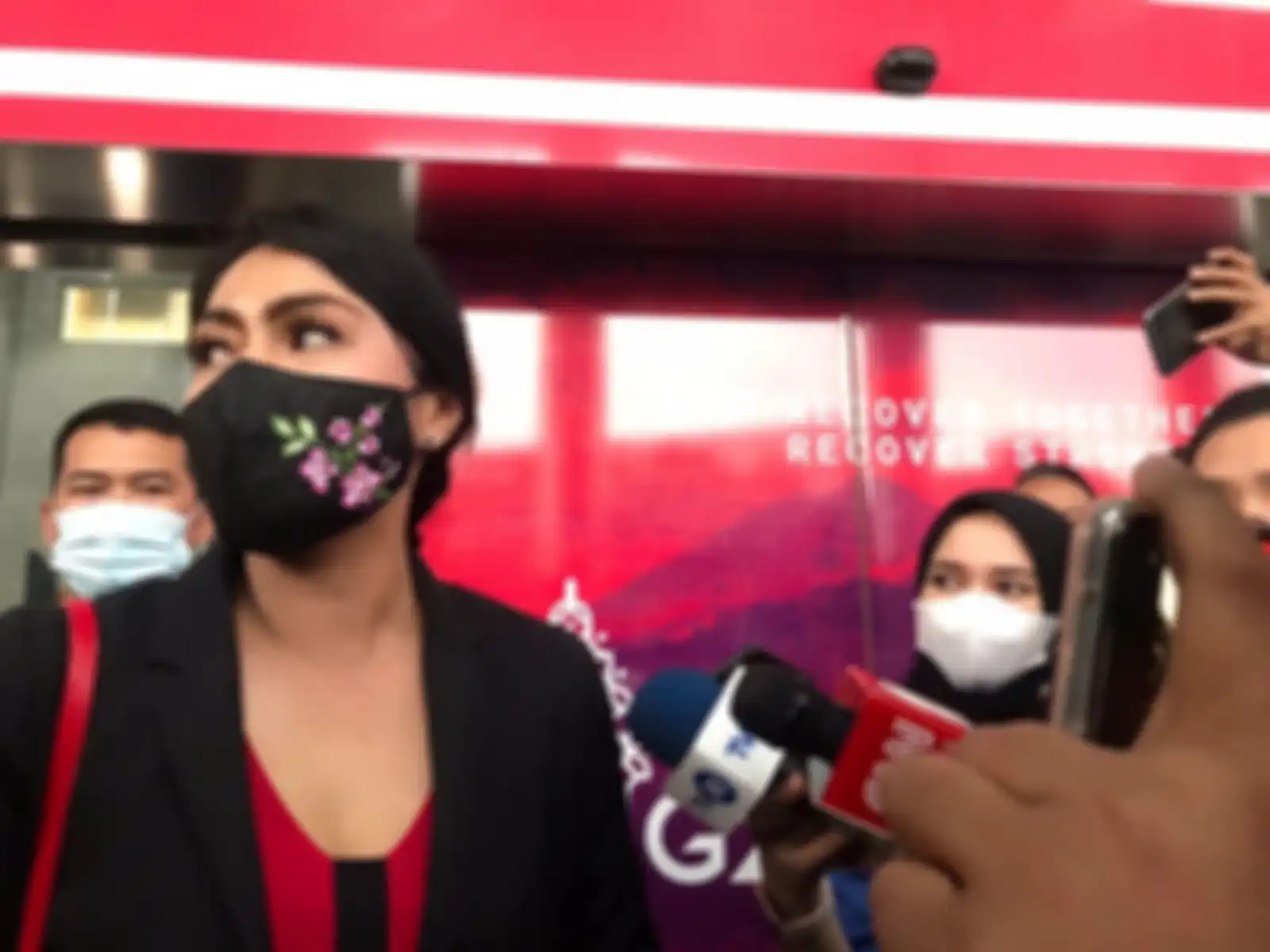 Presenter cantik Brigita Manohara ternyata adalah caleg gagal dari parpol pemenang Pemilu 2019. Dia balikin duit hampir setengah miliar ke KPK.