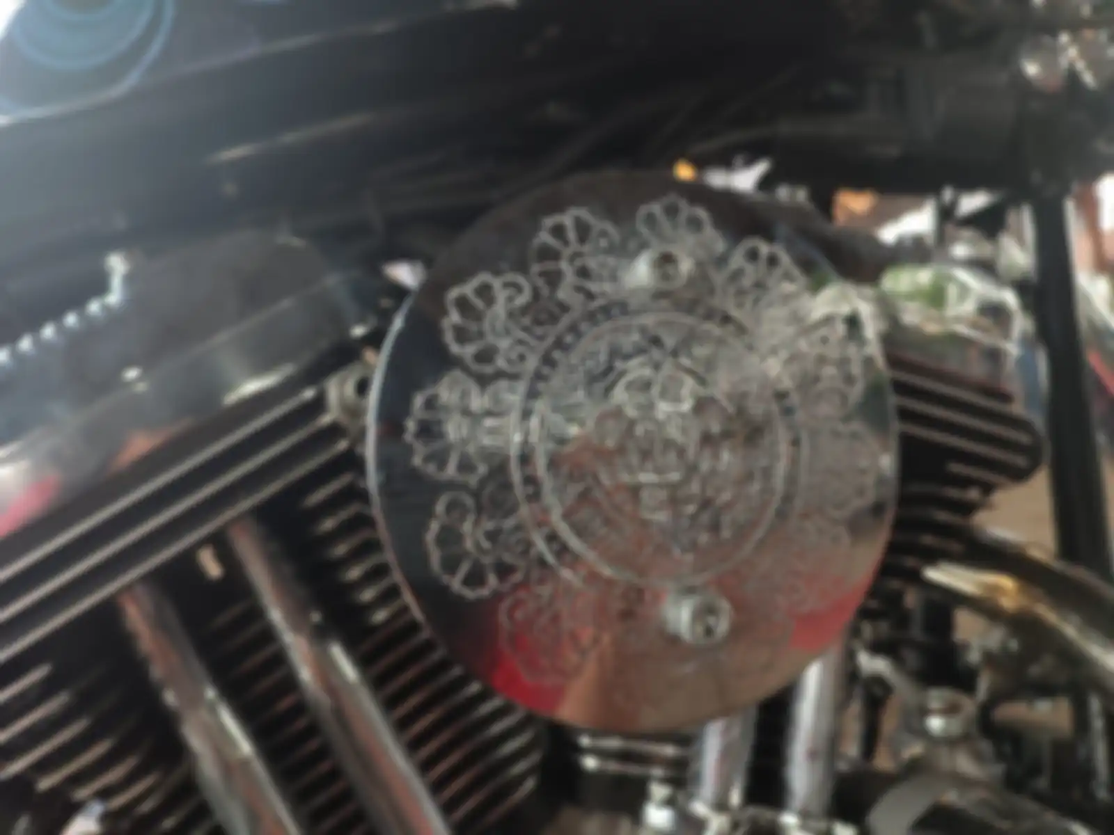 Ukiran chrome di motor custom milik Ridwan Kamil.