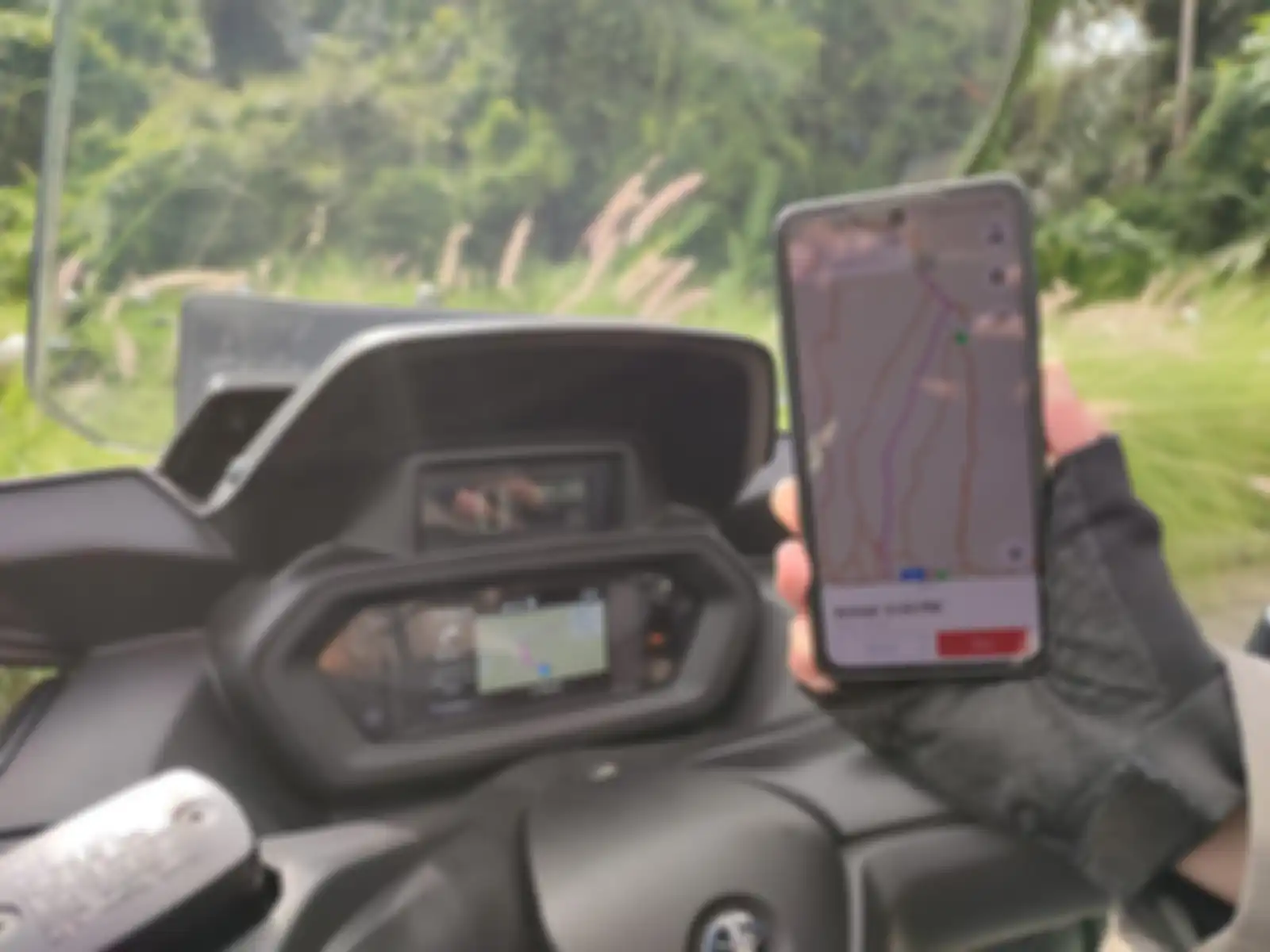 Cara aktfikan fitur navigasi GPS di Yamaha XMAX Connected pakai aplikasi Garmin Street Cross.
