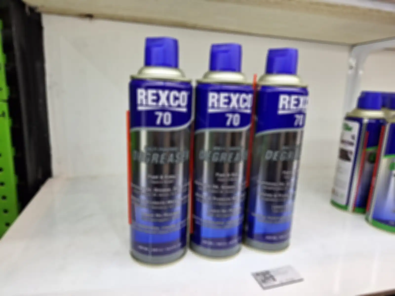 Untuk urusan menghilangkan karat, ada Rexco 70 sebagai degereser.