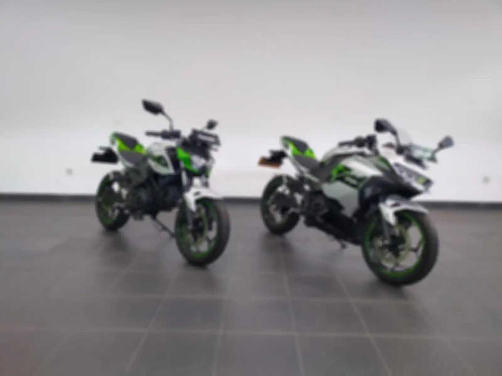 Kawasaki Z e-1 dan Kawasaki Ninja e-1