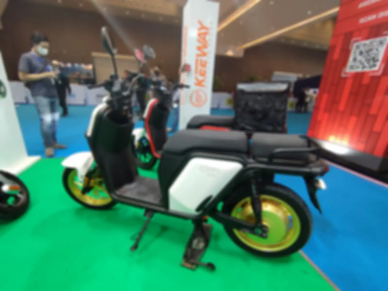 Motor listrik Keeway Citi Ezi cocok untuk kurir paket.