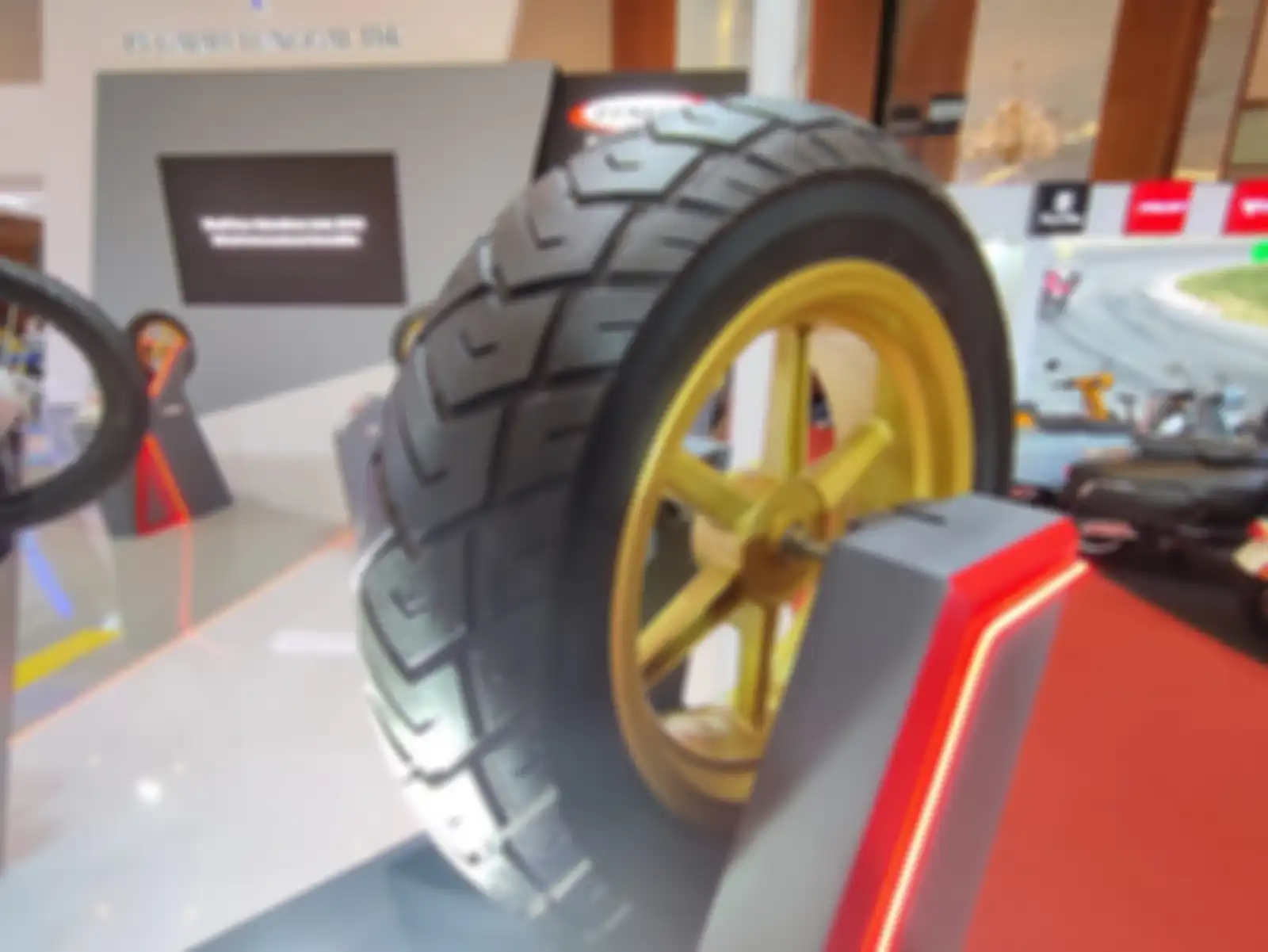 Model kembangan ban motor Zeneos Milano.