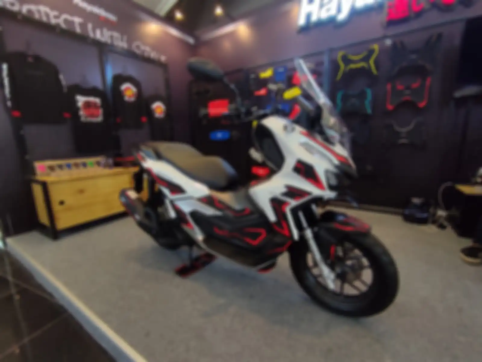 Body protector Honda ADV 160 full set dari Hayaidesu.