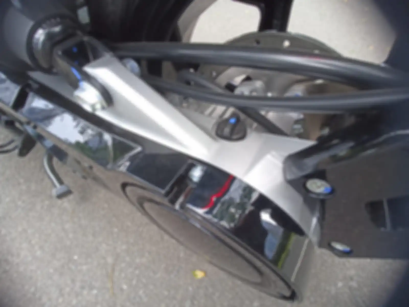Penggerak Alva Cervo seperti CVT di motor matic. Juga butuh oli gardan. 