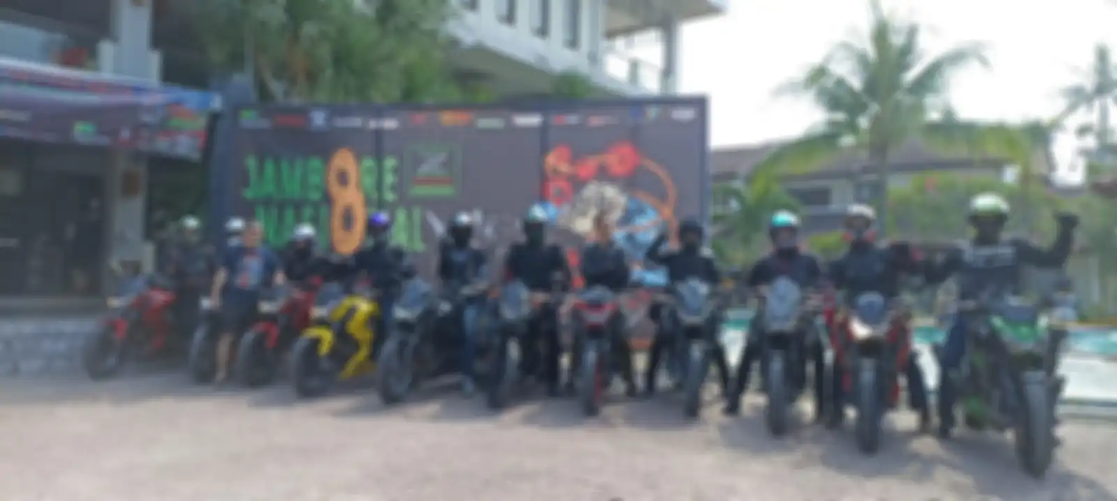 Barisan bikers pengguna Kawasaki Z series yang tergabung dalam KZOI