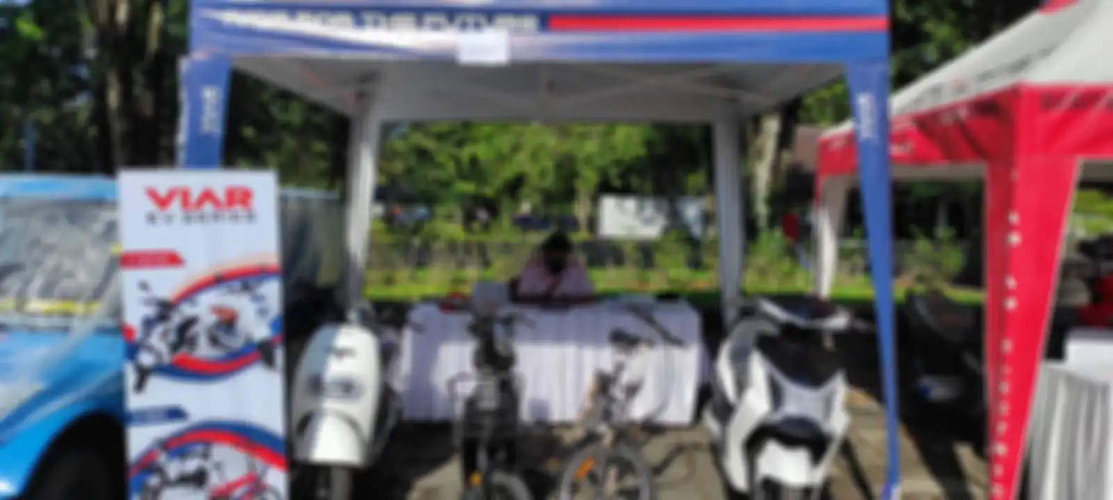 Selain Gesits, motor listrik Viar juga ramaikan Candi Borobudur.