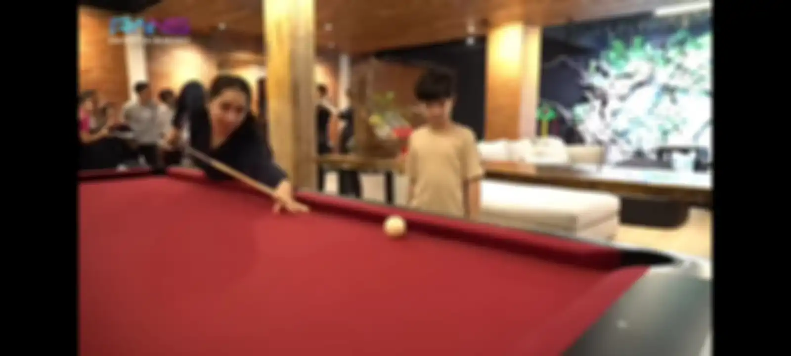 Rafathar terpukau lihat Nagita Slavina bermain billiard