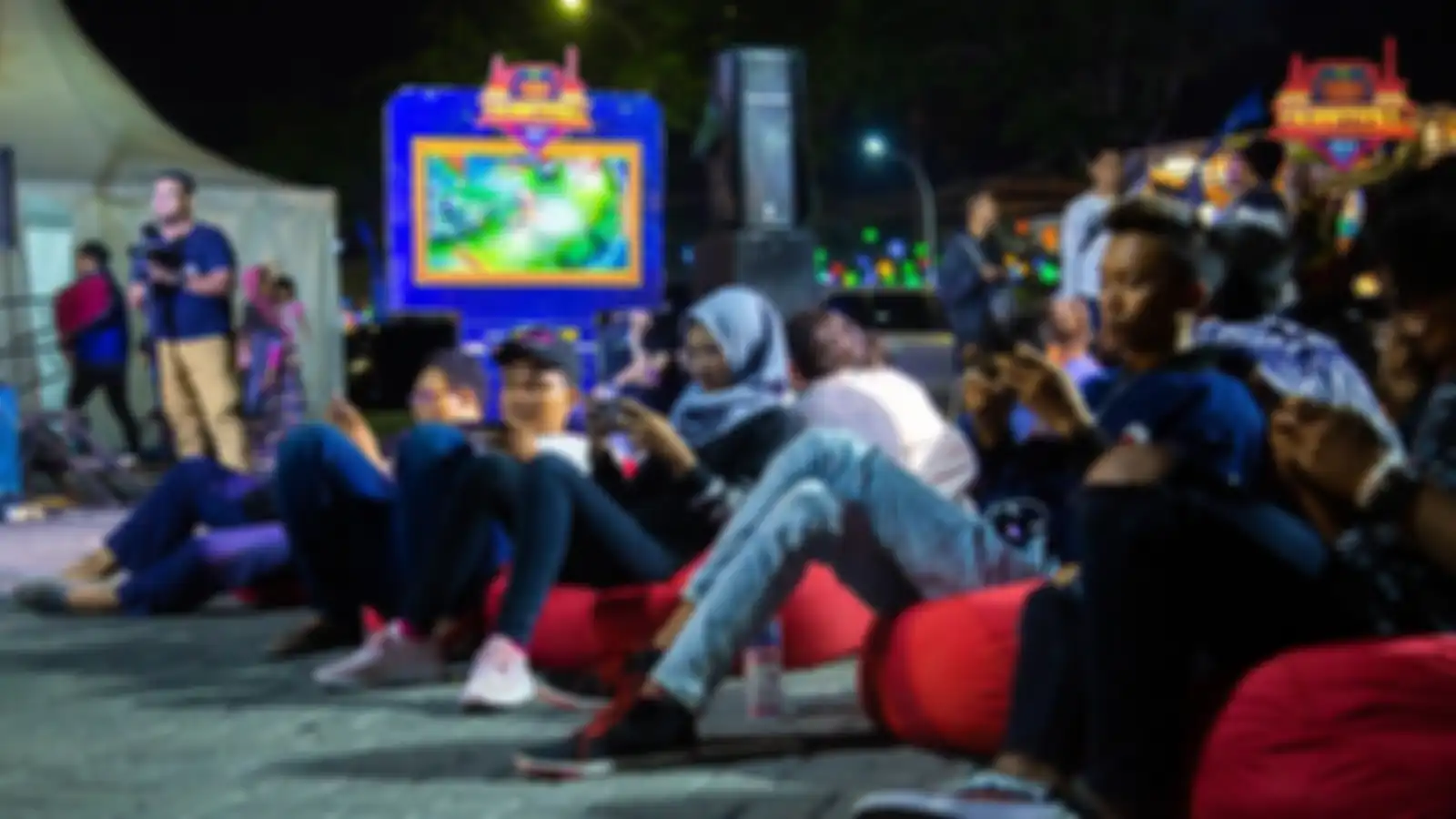 Gamer cewek di Surabaya ikut unjuk kebolehan bermain Mobile Legends di MLBB Carnival