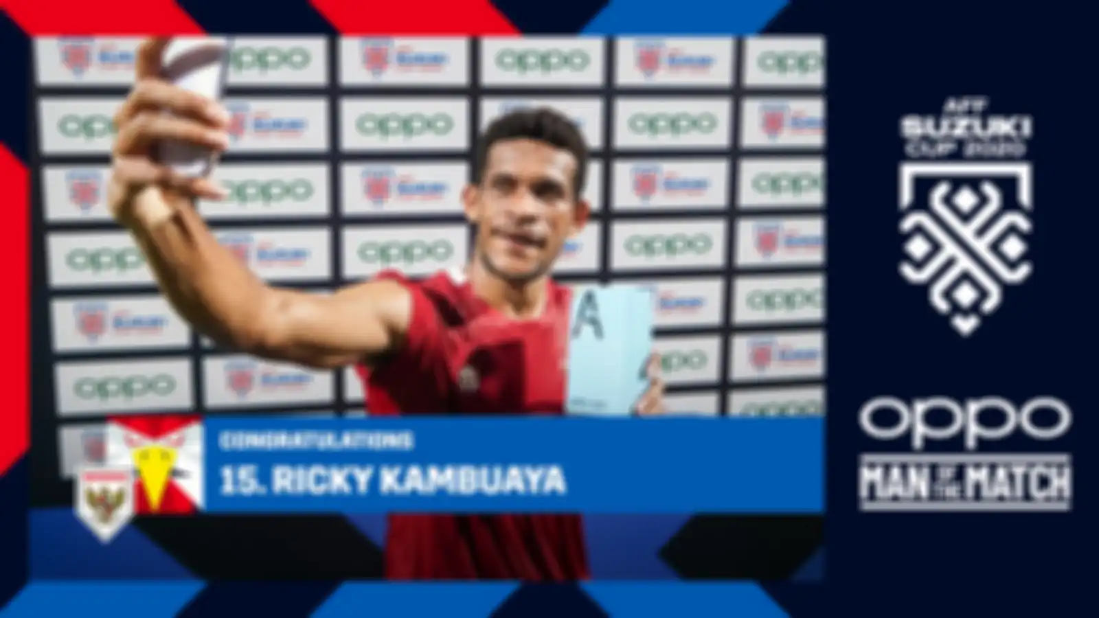 Pemain Timnas Indonesia, Ricky Kambuaya, yang terpilih jadi Man of The Match mendapatkan smartphone OPPO A95
