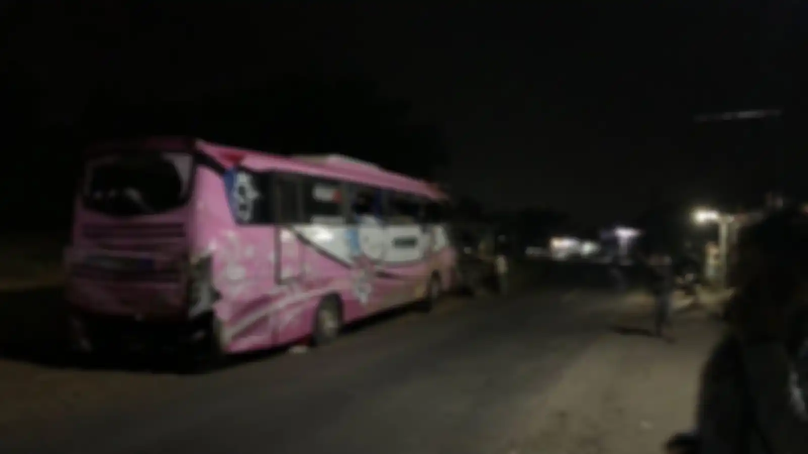 Sopir bus Pandawa yang mengalami kecelakaan maut di Ciamis, Jawa Barat diburu polisi. Sopir enteng bilang busnya mengalami rem blong. 