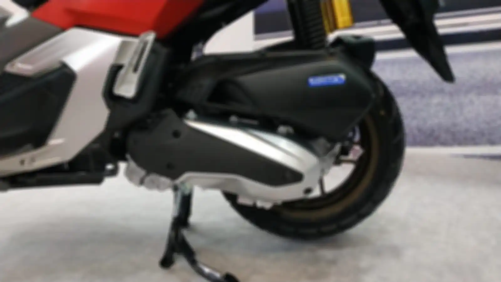 Honda ADV 160 pakai mesin identik PCX 160, namun beda di transmisi CVT