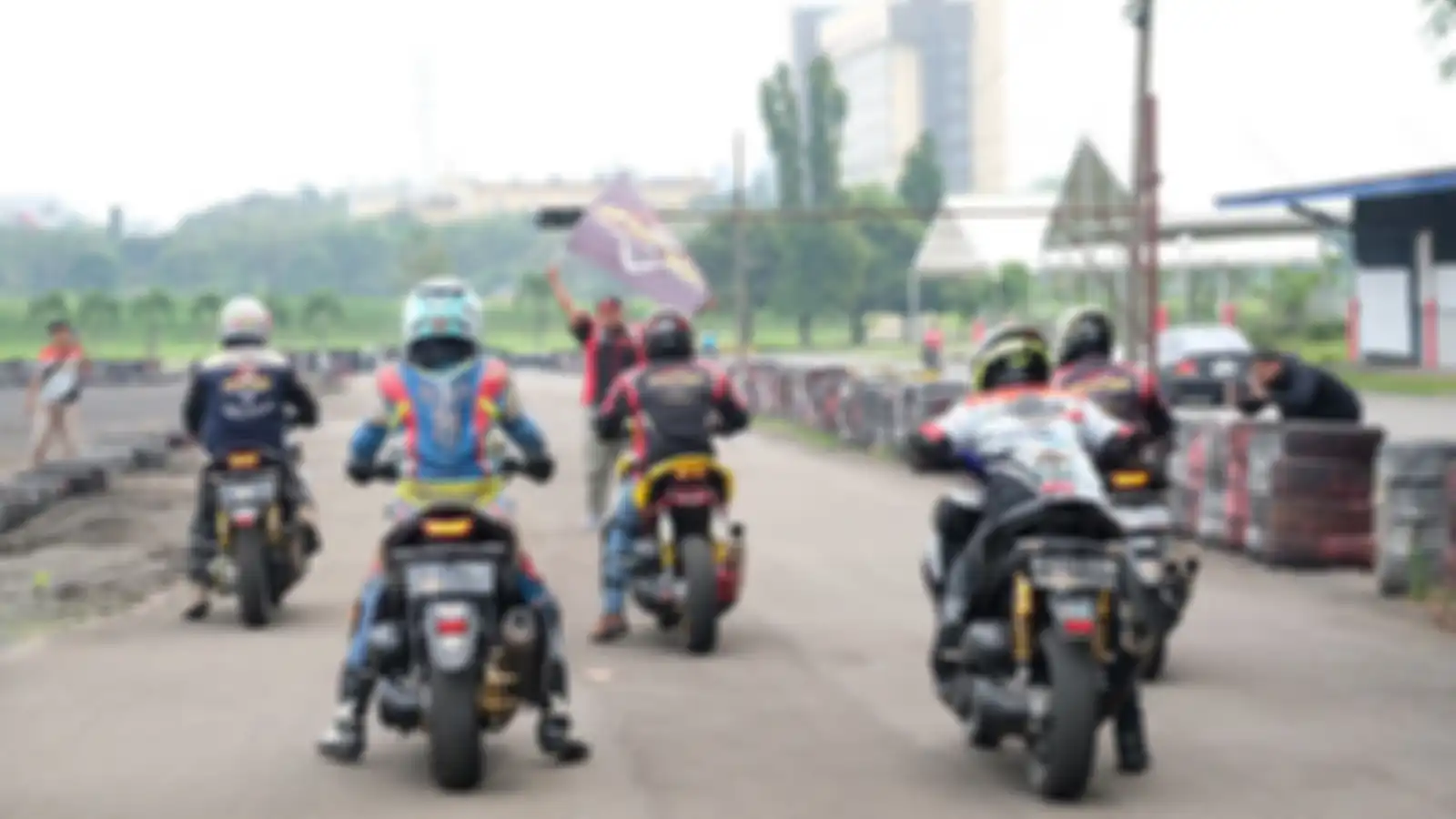 Beberapa anggota Aerox 155 Rider Community Indonesia (ARCI) menggeber Yamaha All New Aerox 155 di lintasan sirkuit Sentul.