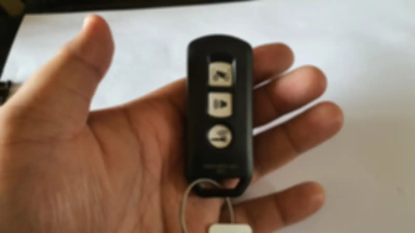 Berikut ciri-ciri baterai remote keyless mulai lemah 