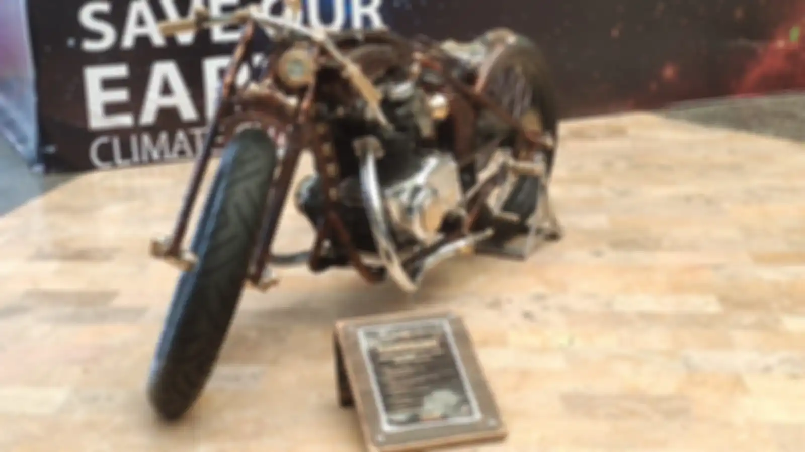 Salah satu motor custom bernama Gandring, basisnya motor Kawasaki KZ750.