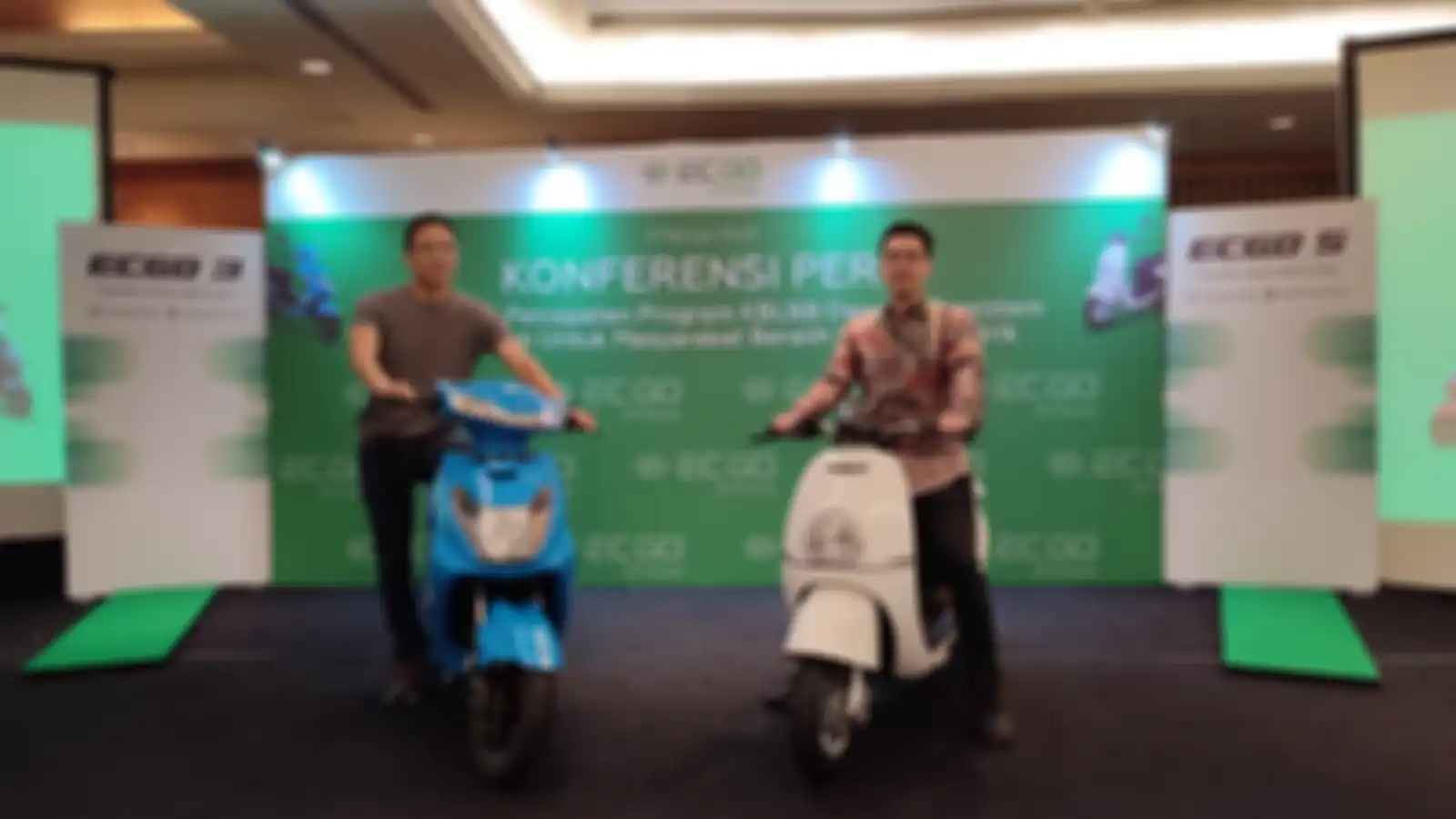 COO dan Co-Founder ECGO EV Moto Gary Prawira (kanan) dan CEO ECGO William Tank (kiri).