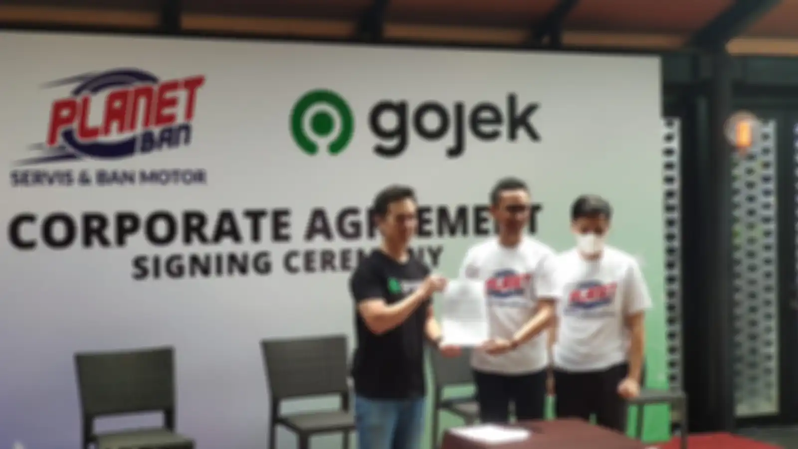 Penandatanganan kerja sama Planet Ban dan Gojek.