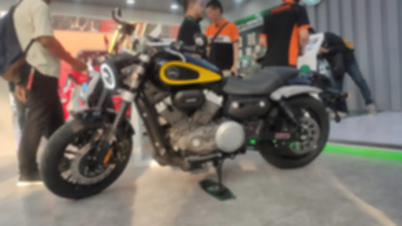 Tampilan motor cruiser Keeway Benda V252C di PRJ 2023.