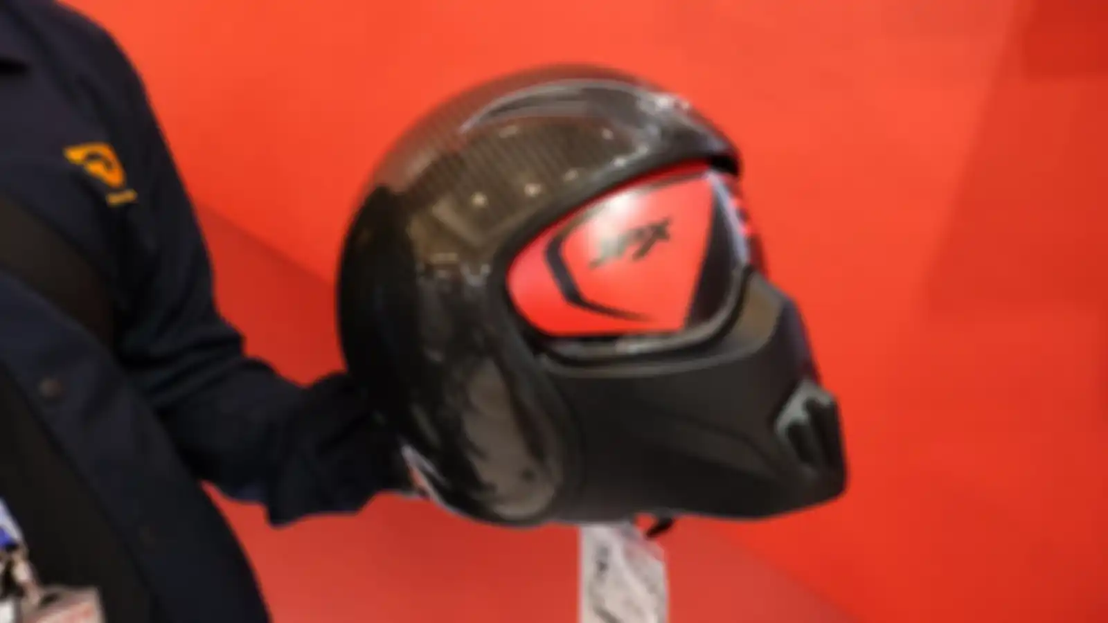 JPX Onyx Hybrid hadir dengan cangkang berbahan carbon fiber