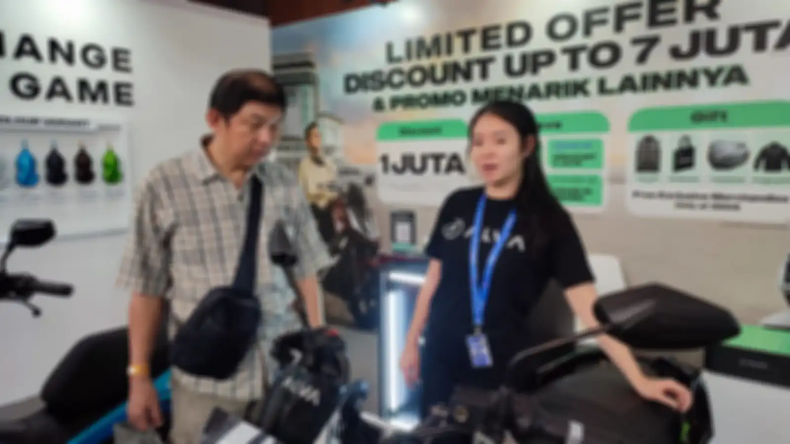 Aktivitas di booth motor listrik ALVA.