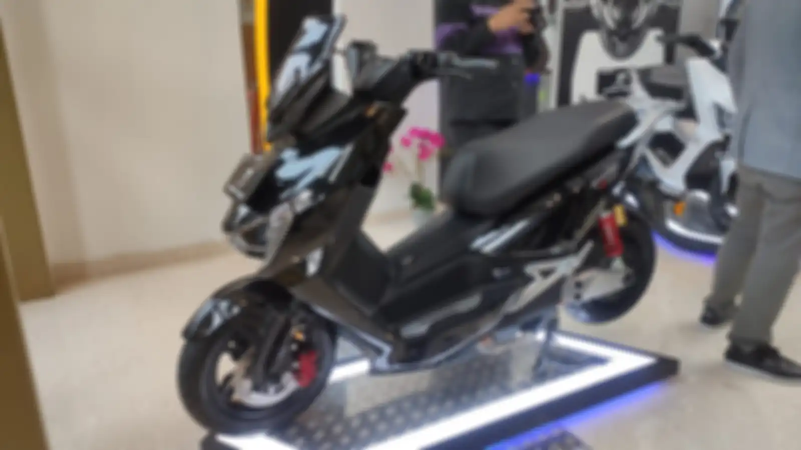 Motor listrik United TX3000.