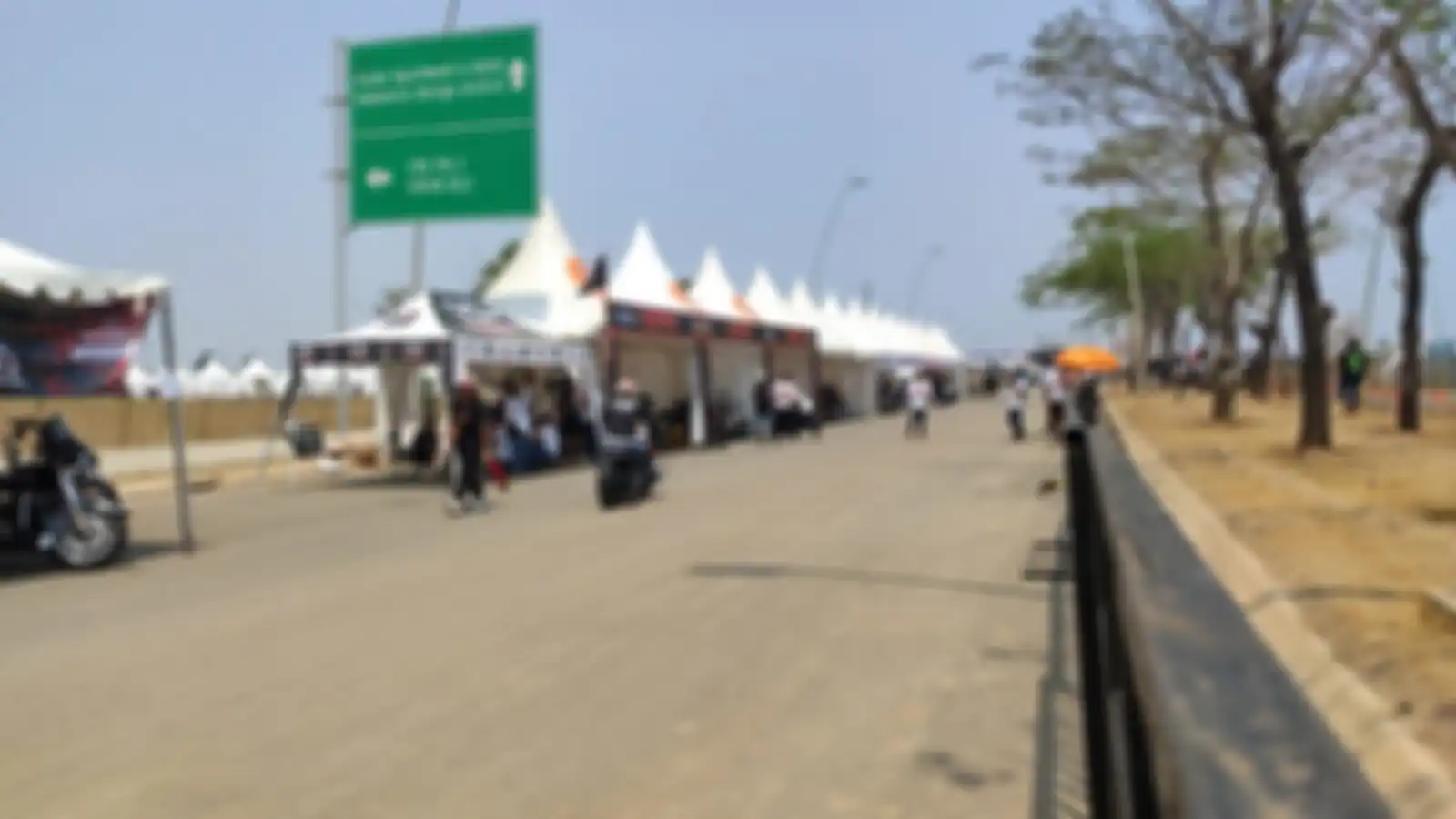 Area paddock balap motor Harley-Davidson drag.