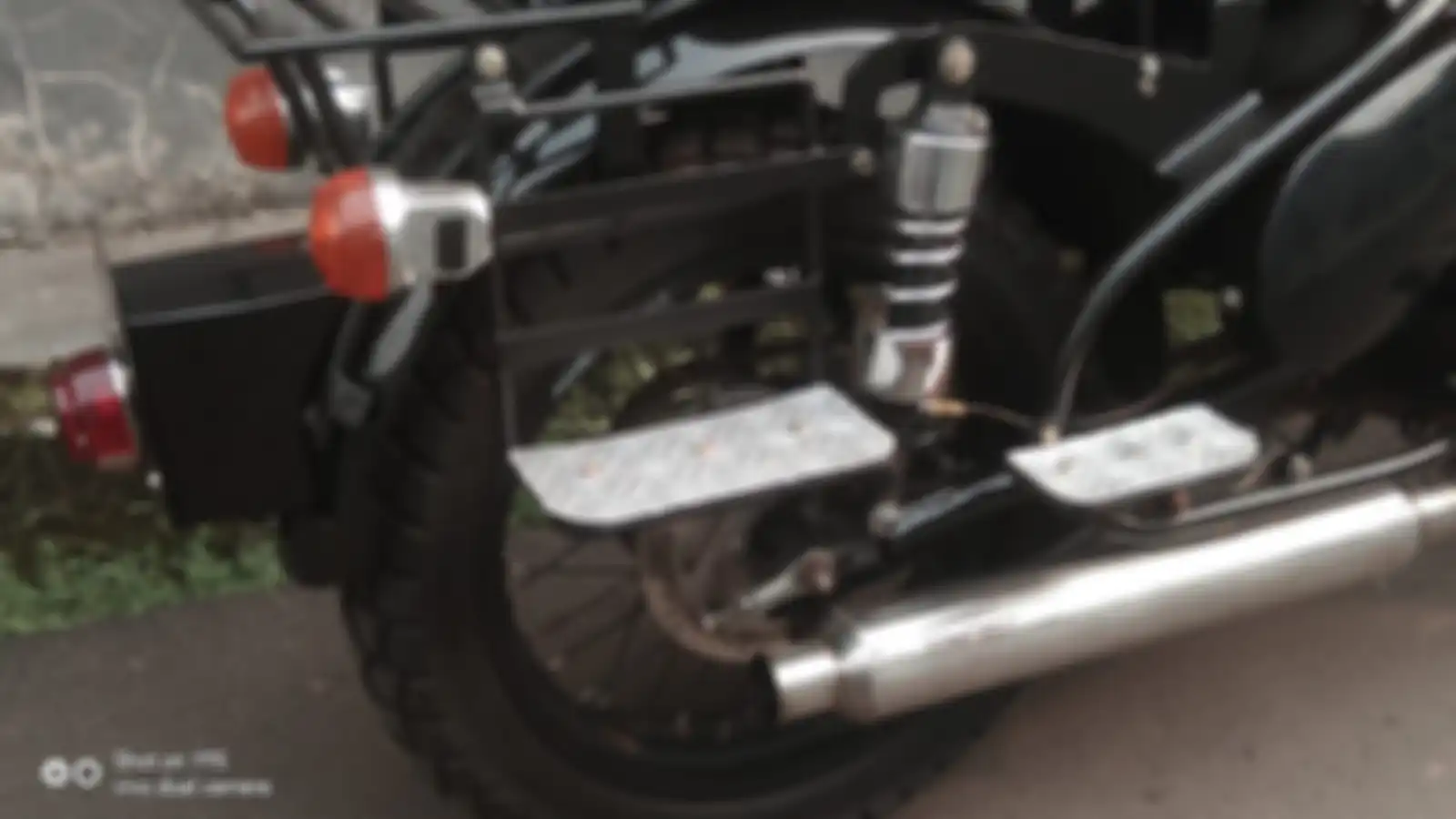 Pijakan kaki Yamaha Scorpio custom terinspirasi BMW R27.