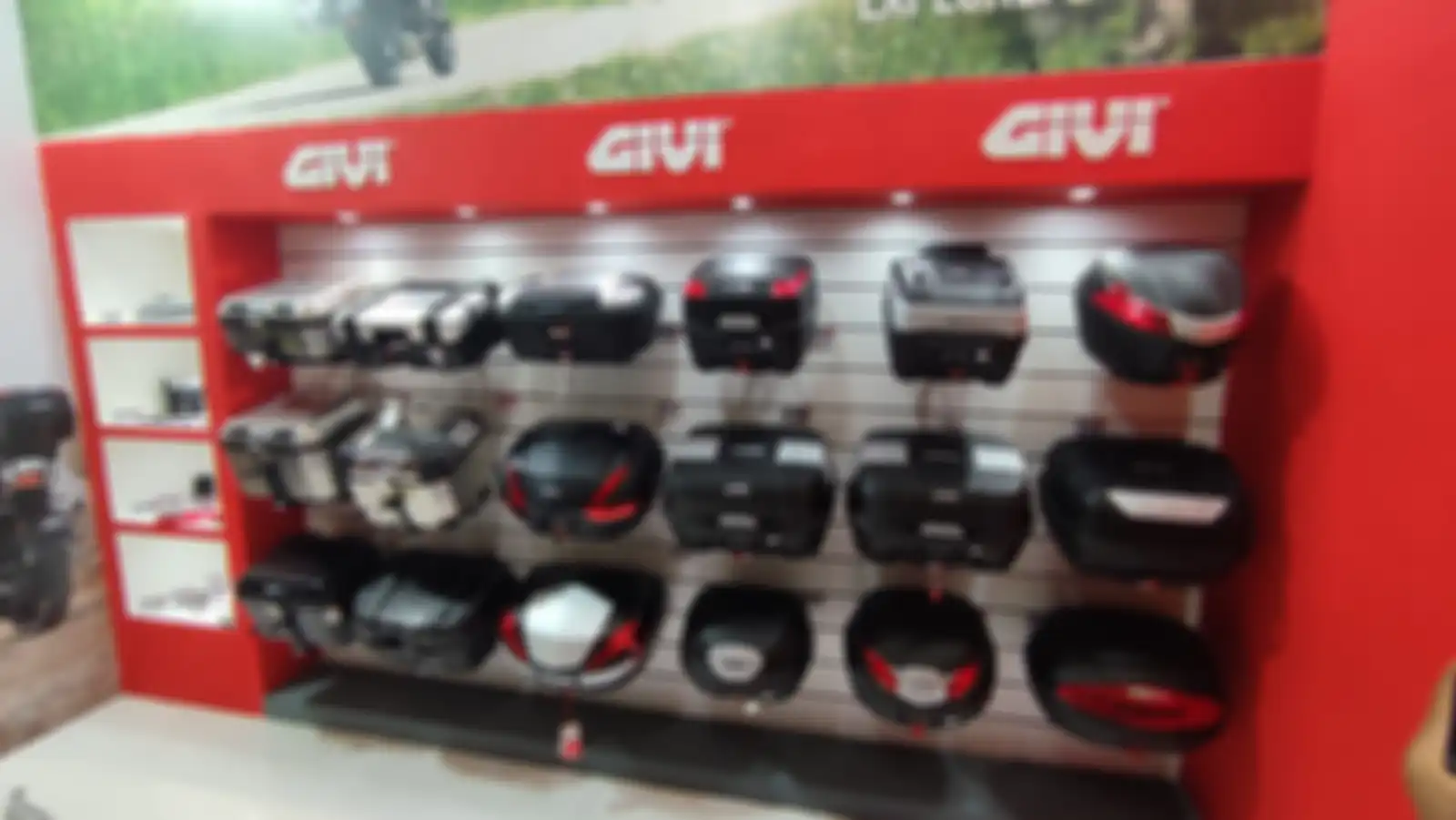 Banyak produk penting dipajang Givi Indonesia di IMOS 2022, salah satunya box motor.