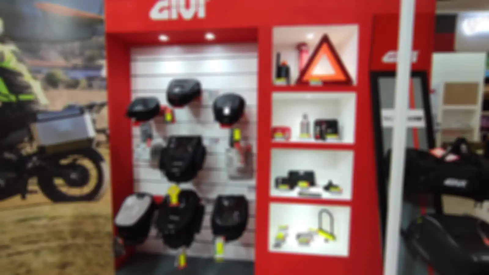 Banyak produk GIVI yang mendapat diskon di IMOS 2022.