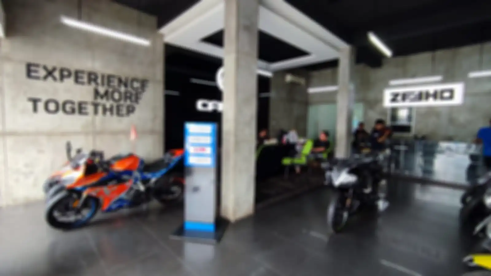 Suasana dealer motor baru MForce Indonesia di Ciledug.