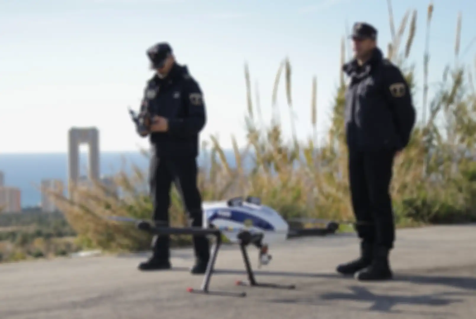 Polisi di negara Spanyol menggunakan drone sebagai pemantau pelanggaran lalu lintas di jalan.