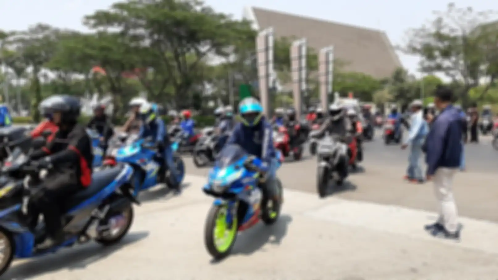 1.500 bikers Suzuki riding bareng