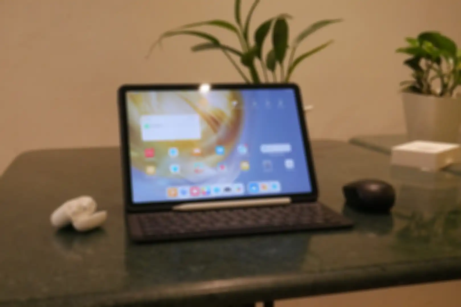 Huawei MatePad 11.5 dilengkapi dengan pencil, keyboard, dan mouse untuk meningkatkan produktivitas pengguna 