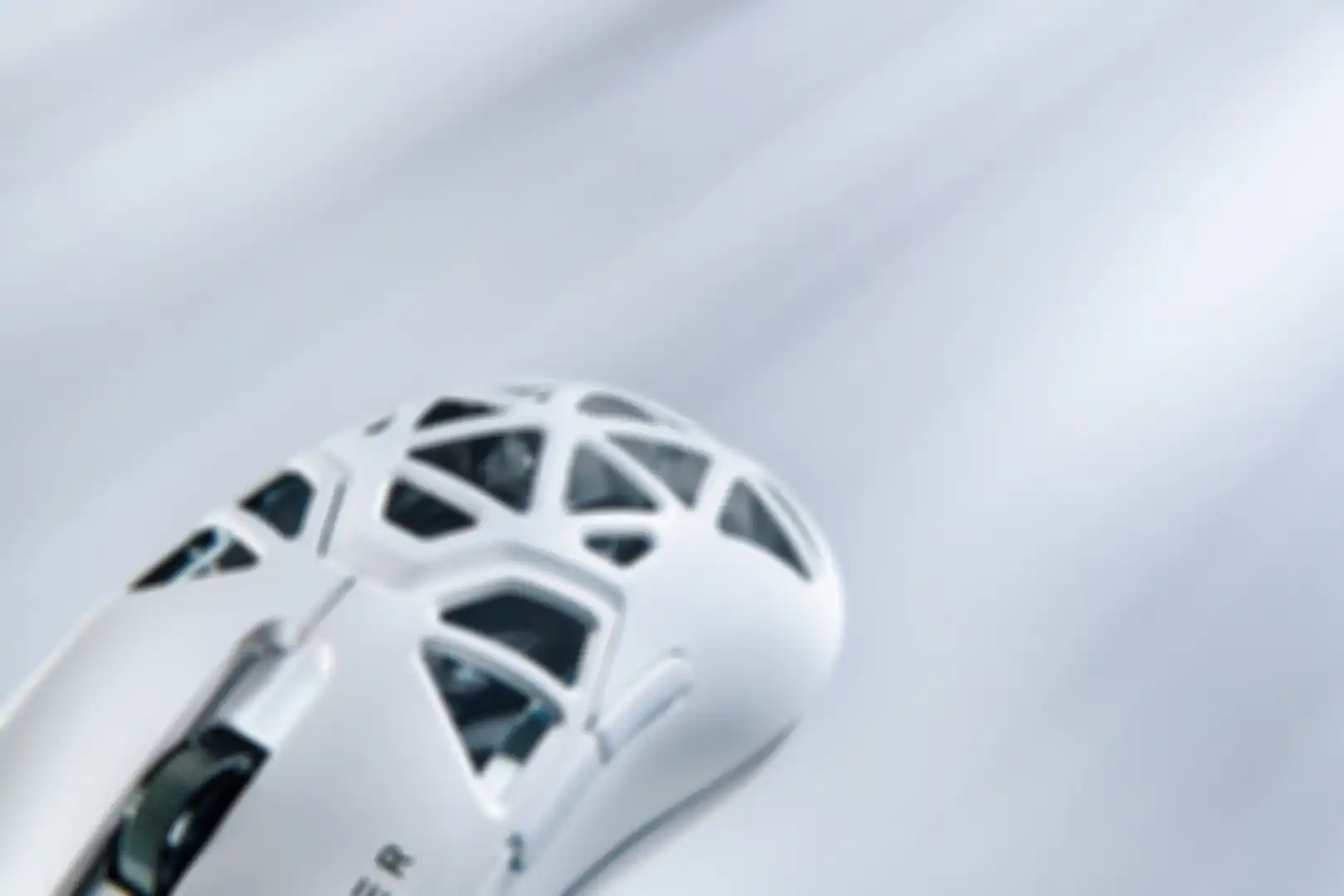 Razer Viper Signature White Edition