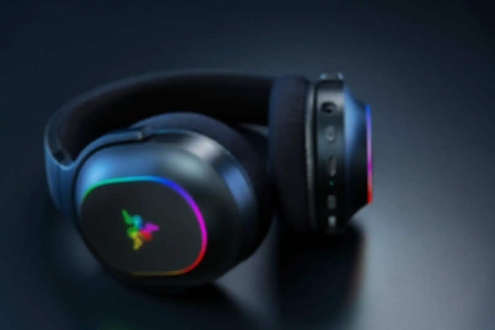 Razer Barracuda X Chroma hitam