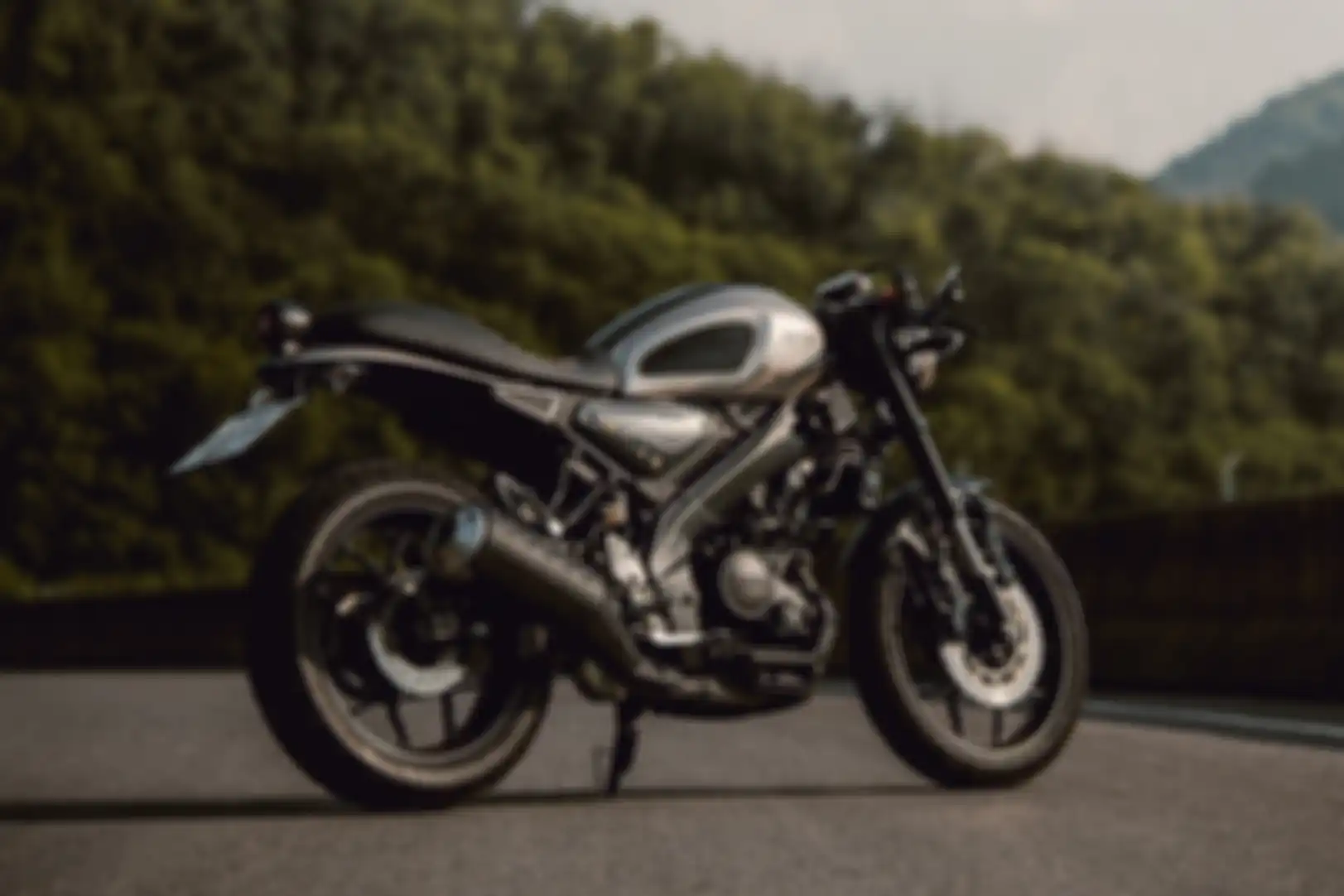 Yamaha XSR 155 Cafe Racer by Zeus Custom.