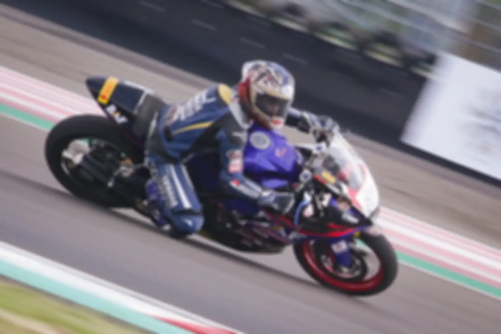 Galang Hendra Pratama melakukan setup dan strategi yang tepat hingga bungkus dua podium ketiga pada road race Kejurnas Sport 250 (4-5/3/2023)