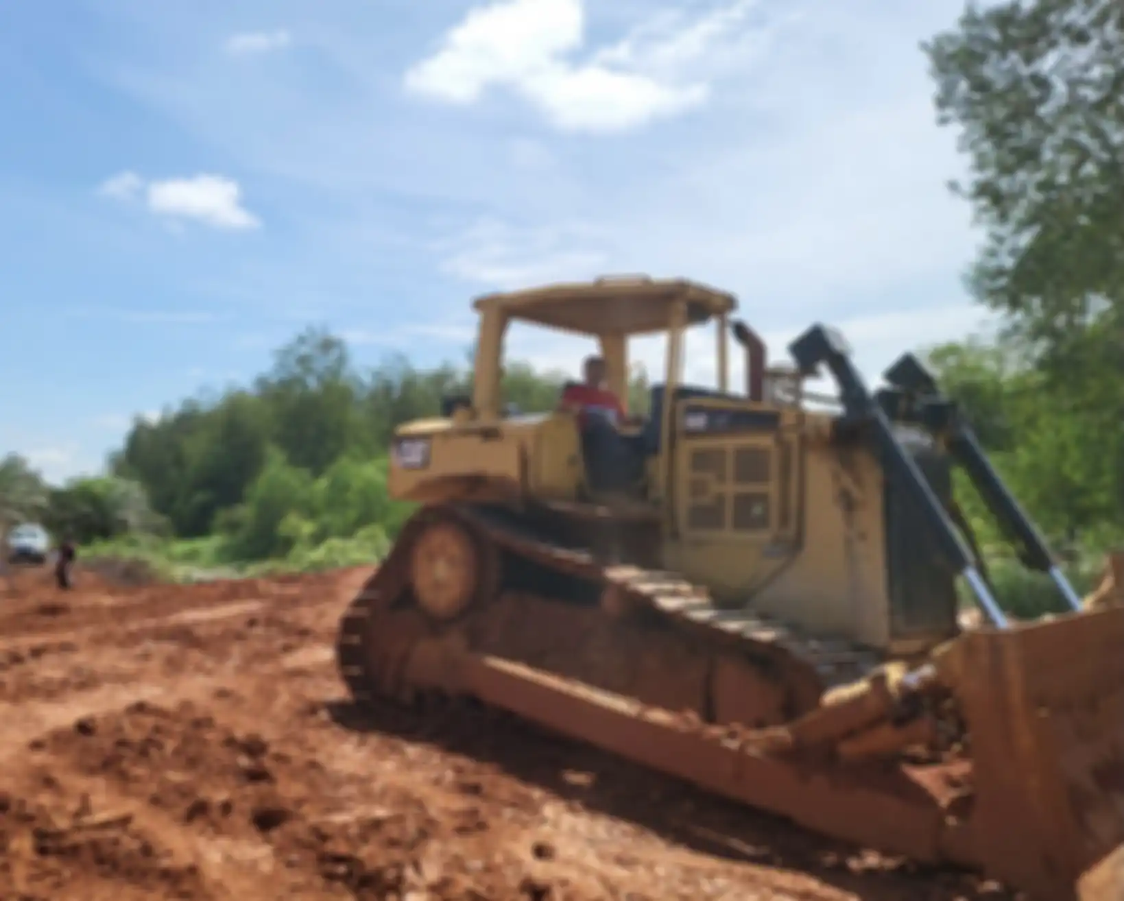 Pengacara Brigadir J yang dikira hilang usai diusir Dirtipidum diam-diam dapat job baru dari juragan tanah. Foto Kamaruddin jadi sorotan.