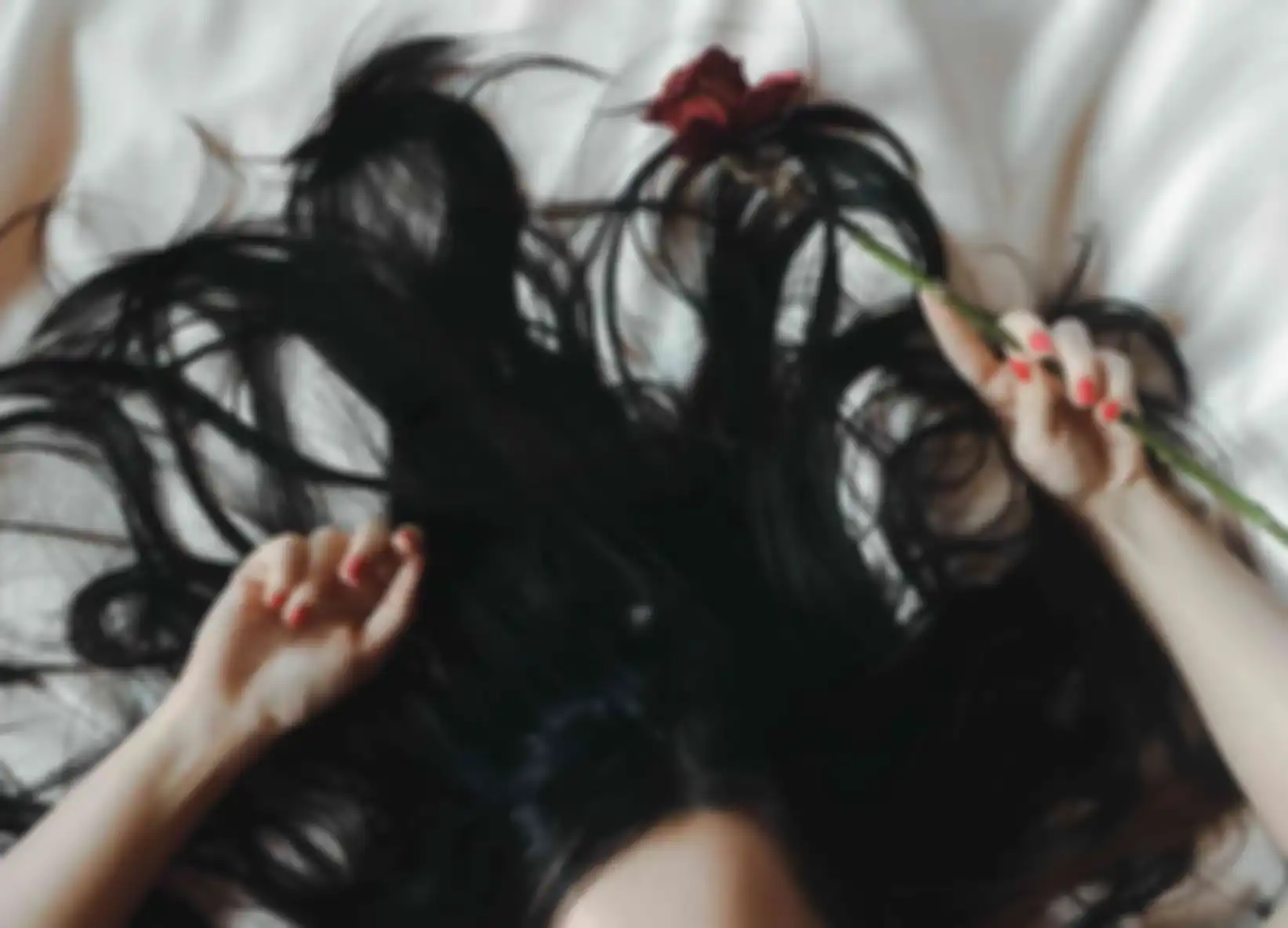 Aneka tips kecantikan, begini cara bikin rambut hitam bebas dari uban.