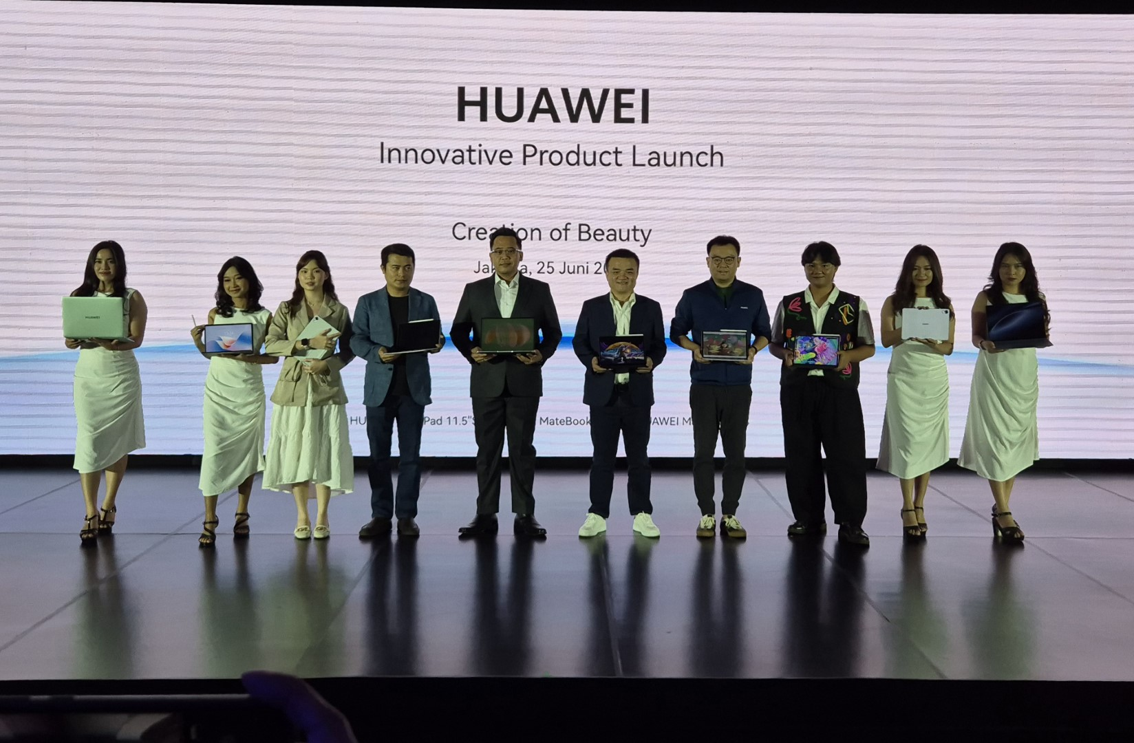 Peluncuran sejumlah produk inovatif Huawei pada suatau gelaran di Jakarta
