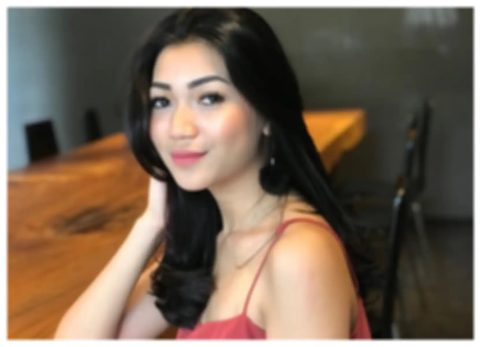 Dituduh Jadi Selingkuhan Mantan Direktur Garuda, Inilah 5 Pesona Cyndyana Lorens, Adik Kriss Hatta yang Pilih Berkarier Jadi Pramugari Ketimbang Artis