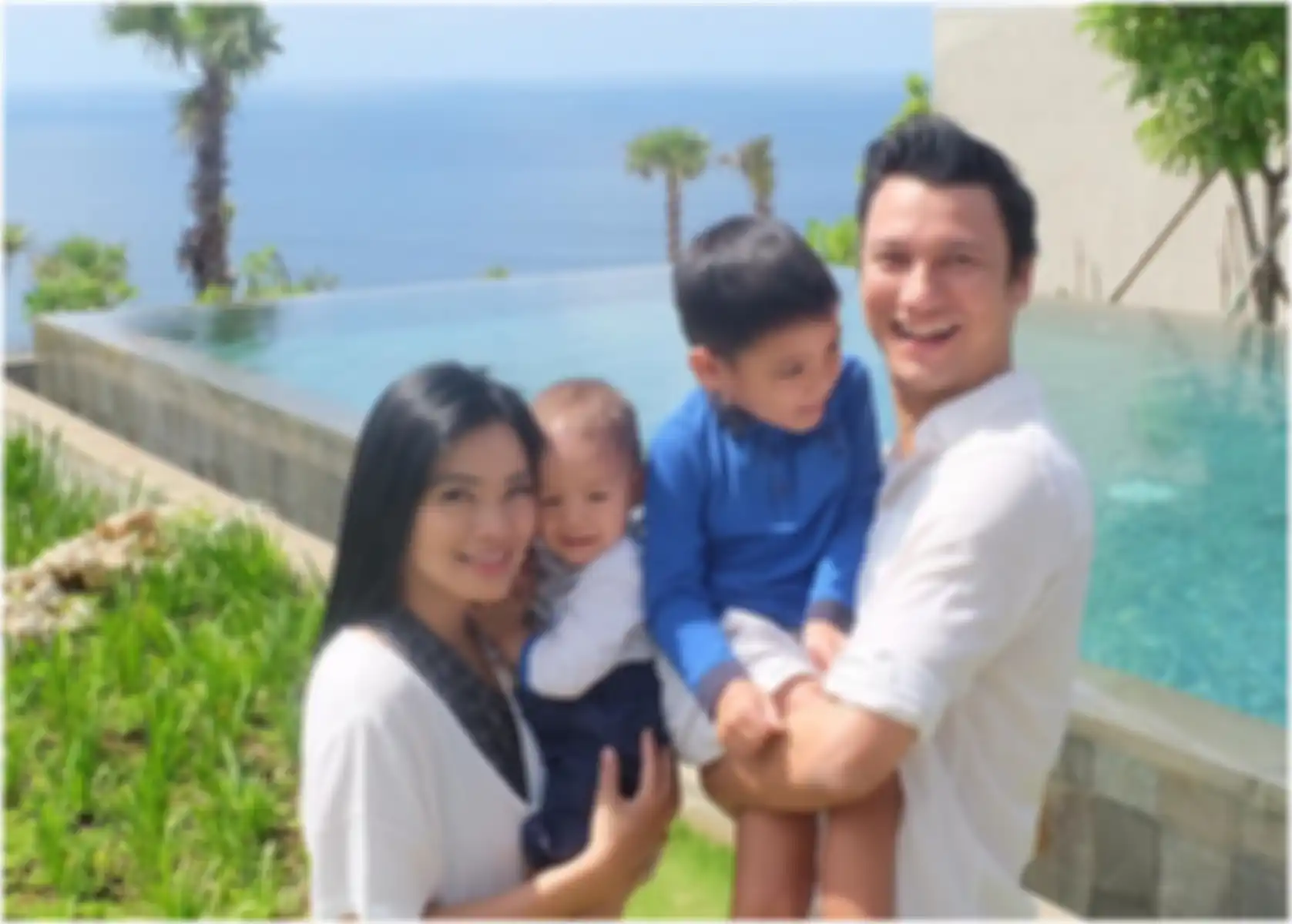 Titi Kamal dan keluarga