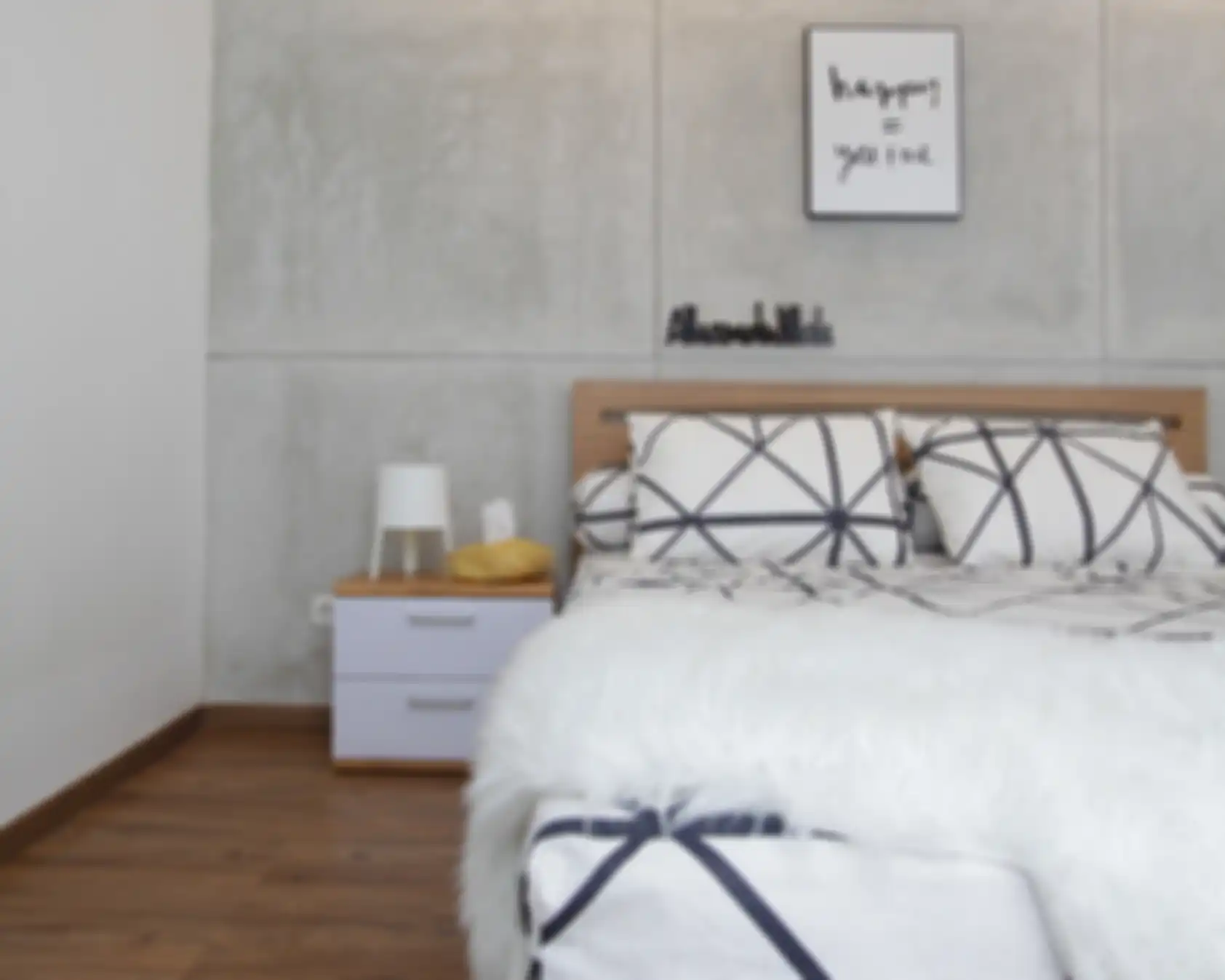 Dinding semen ekspos di kamar tidur.