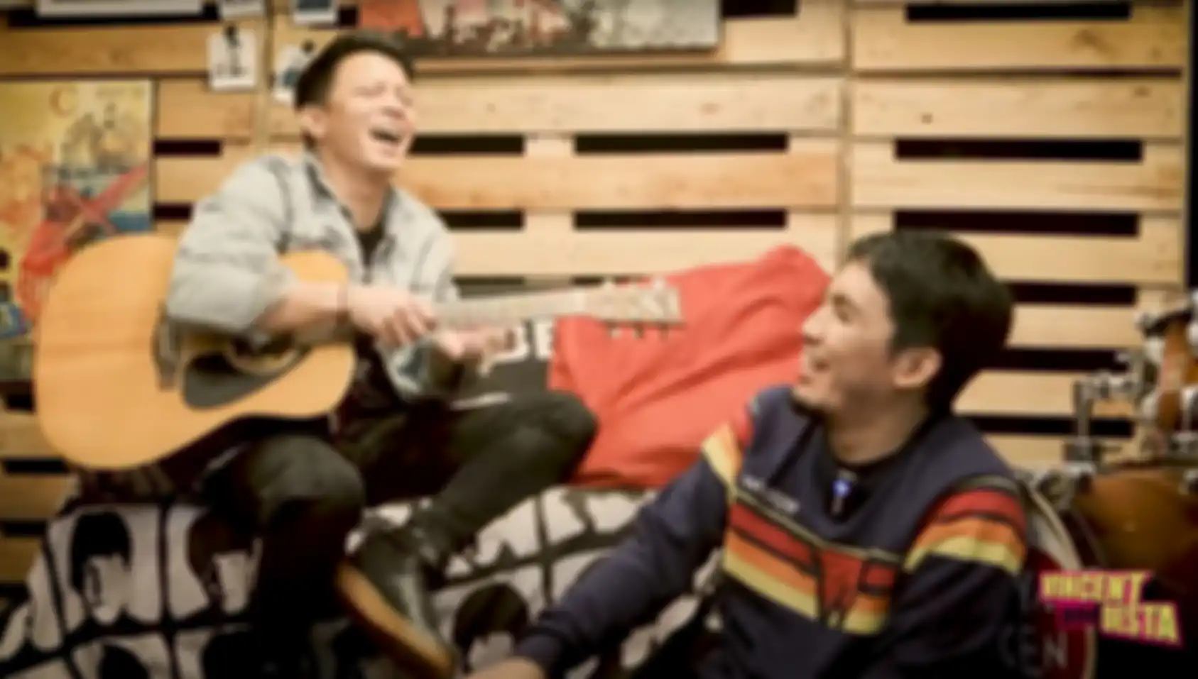 Ariel Noah saat menjadi bintang tamu di YouTube Vincent and Desta.