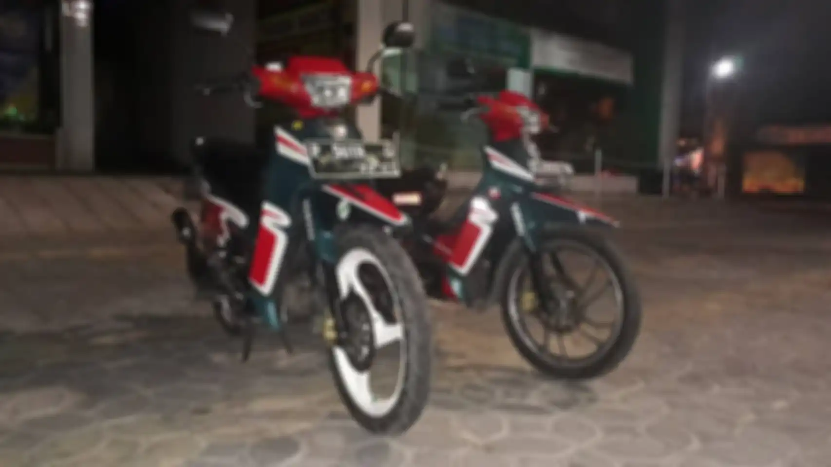 Yamaha F1ZR Caltex yang dipinjam GridOto dan Yamaha F1ZR Caltex Omar SFC