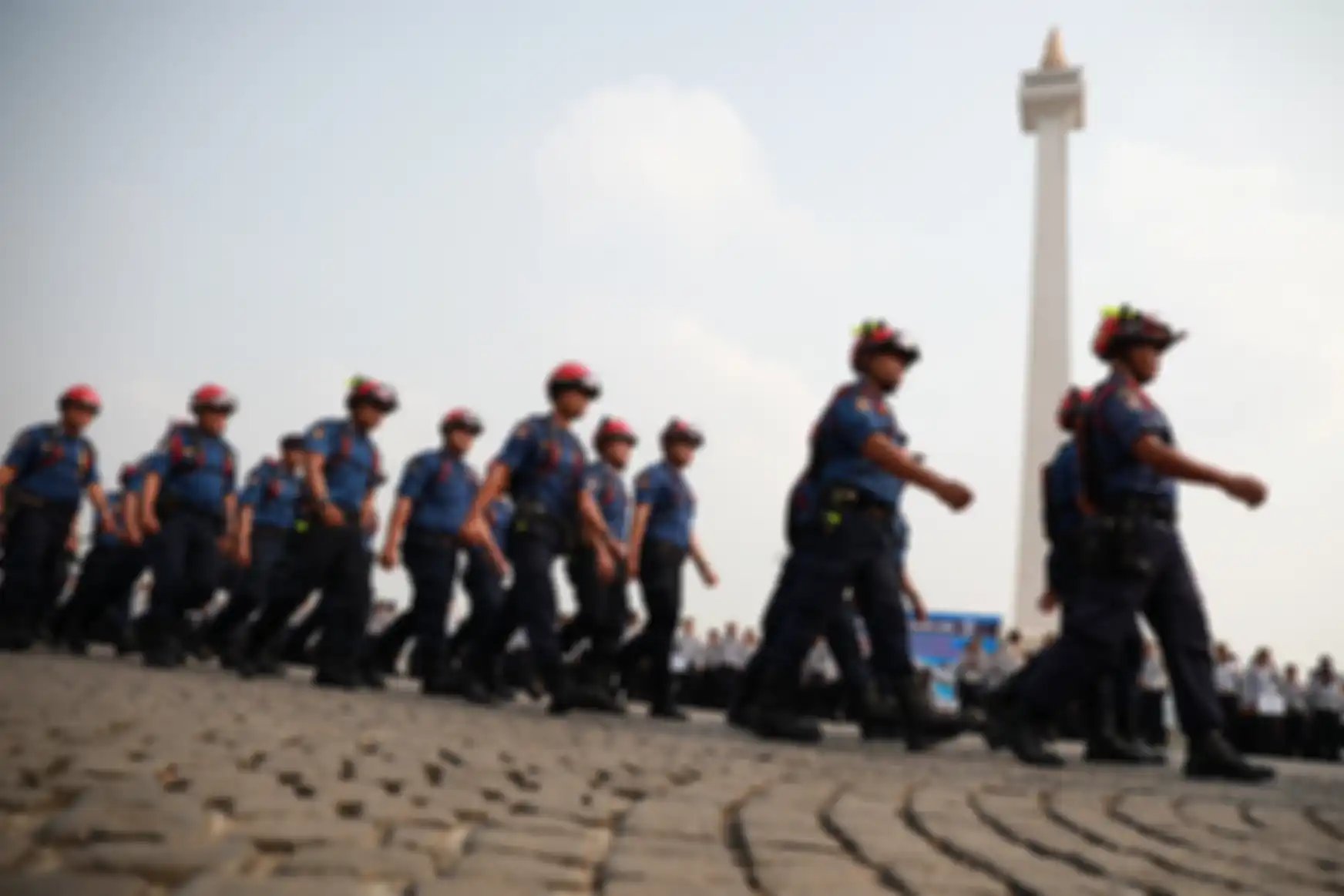Gubernur DKI Jakarta Anies Baswedan, melepas petugas gabungan menjadi satgas penanganan kebakaran hutan dan lahan (kahutla) di Lapangan Monas, Jakarta Pusat, Selasa (17/9/2019). Pemprov DKI Jakarta melepas sebanyak 65 petugas Karhutla ke Riau untuk membantu penanganan kebakaran hutan dan lahan. Wart