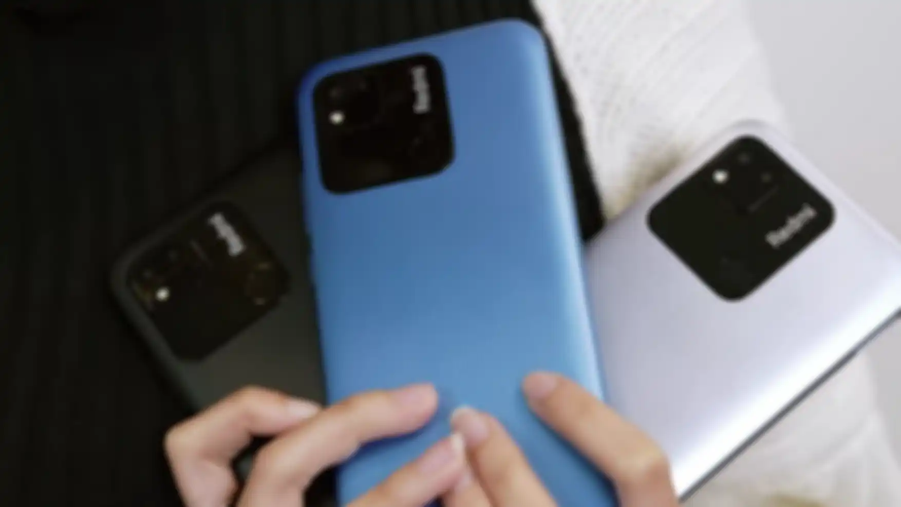 Redmi 10A rilis di Indonesia dengan tiga varian warna yaitu Graphite Gray, Sky Blue, dan Chrome Silver.