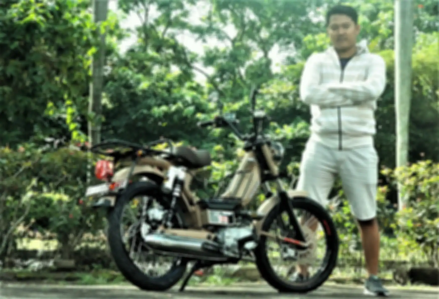 Modifikasi Motor Moped Retro Ala Honda CT125, Bertabur Part RCB