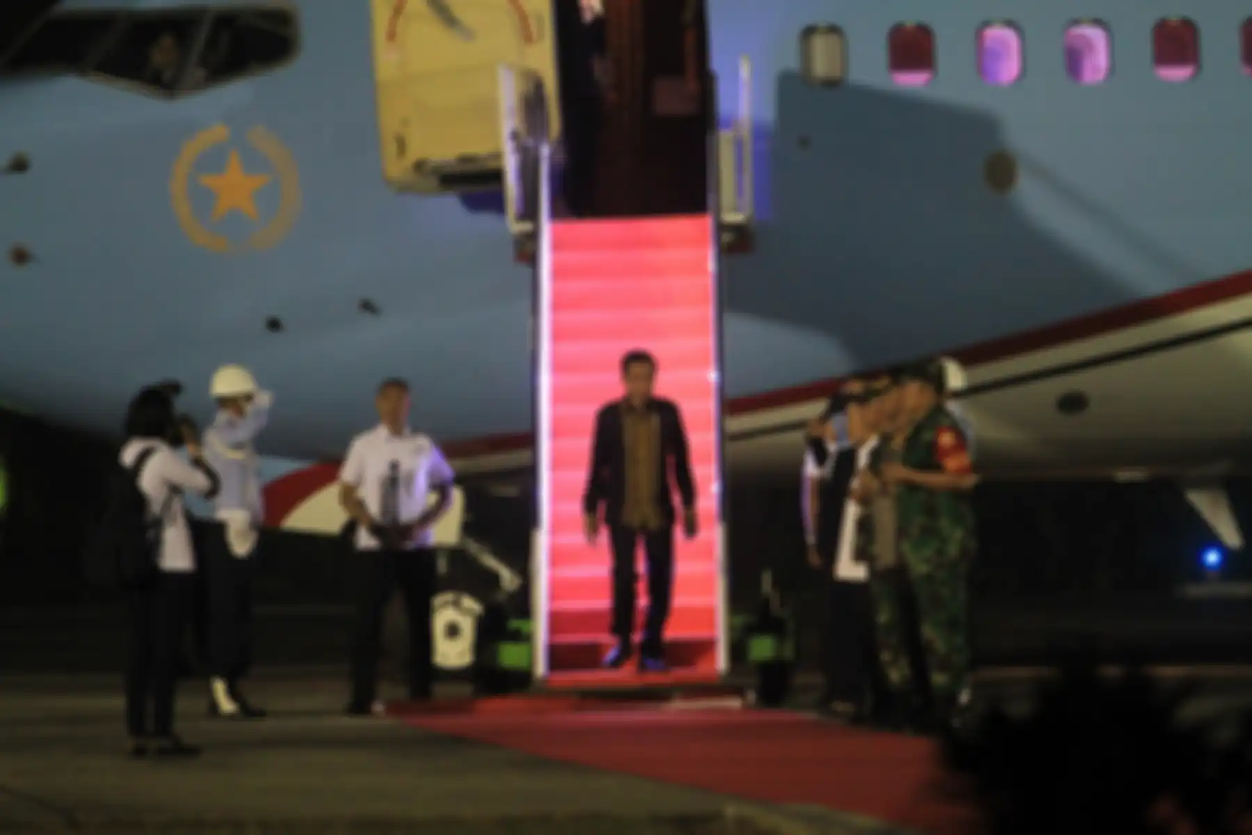 Presiden Joko Widodo mendarat di Lanud Roesmin Nurjadin, Pekanbaru, Riau, Senin (16/9/2019) malam. Selama pandemi Covid-19, Jokowi utang Rp 25 triliun ke Bank Dunia.