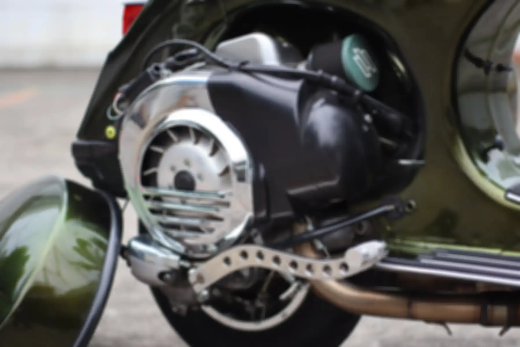 Vespa Exclusive 2, bagian mesin terkena upgrade biar makin racing.